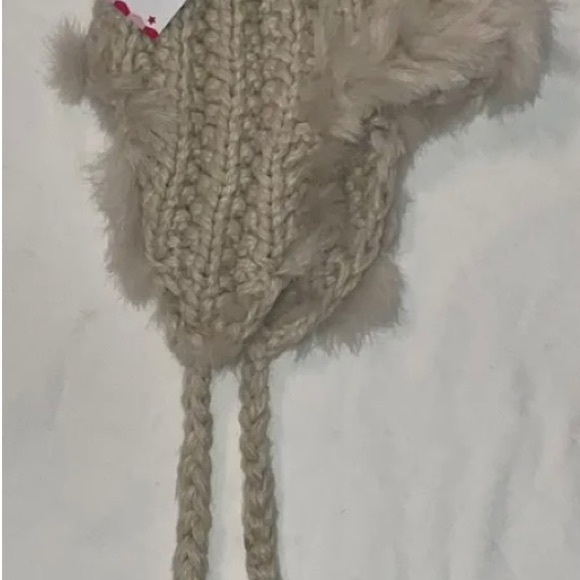 Minky Accessories Beanie Cable Knit Hat With Pom Pom.. Khaki New with Tag - Picture 4 of 7